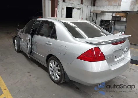 2006 Honda Accord 3.0 Ex z USA, uszkodzony, nr VIN 1HGCM66526A049003